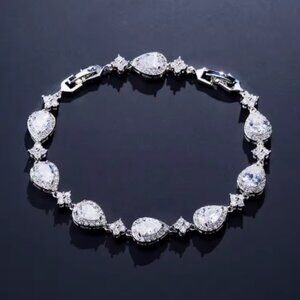 Elegant Water Drop CZ Bracelet Adjustable for Women in Silver/Gold/Rose Gold